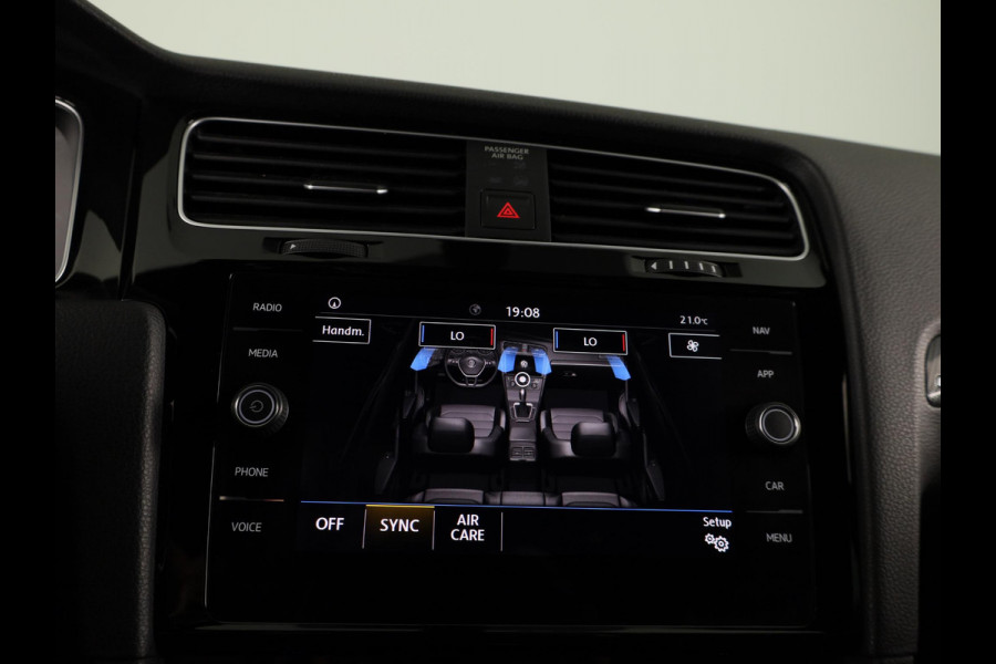 Volkswagen Golf 1.5 TSI Highline Business R 150 PK | Automaat (DSG) | Navigatie | Camera | Digitaal dashboard