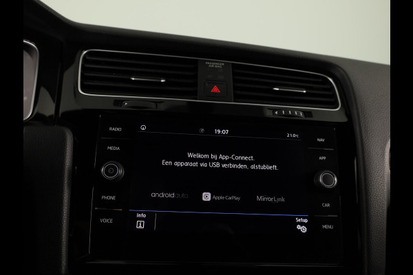 Volkswagen Golf 1.5 TSI Highline Business R 150 PK | Automaat (DSG) | Navigatie | Camera | Digitaal dashboard