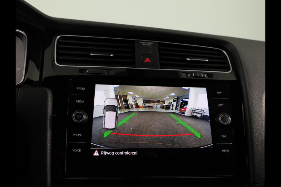 Volkswagen Golf 1.5 TSI Highline Business R 150 PK | Automaat (DSG) | Navigatie | Camera | Digitaal dashboard