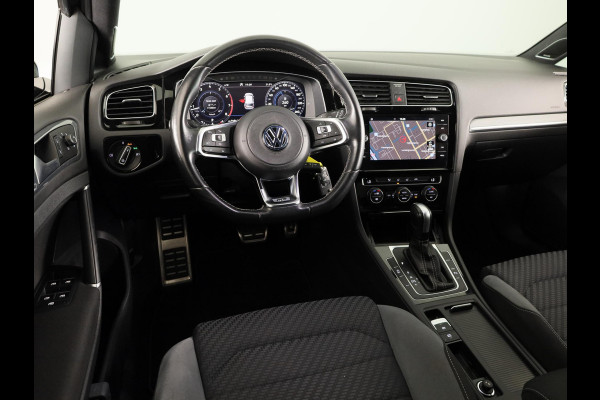 Volkswagen Golf 1.5 TSI Highline Business R 150 PK | Automaat (DSG) | Navigatie | Camera | Digitaal dashboard