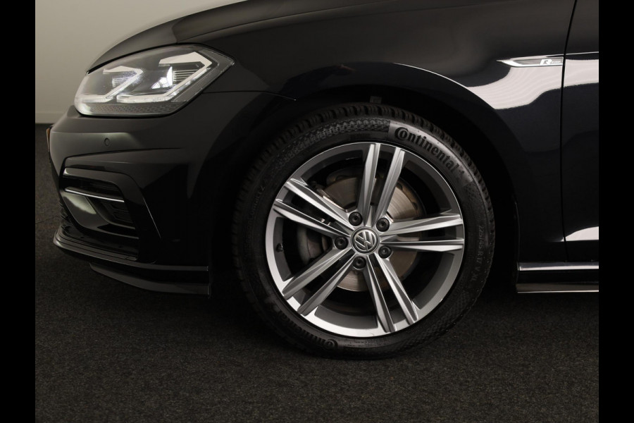 Volkswagen Golf 1.5 TSI Highline Business R 150 PK | Automaat (DSG) | Navigatie | Camera | Digitaal dashboard
