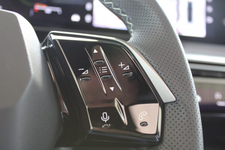 Peugeot 3008 1.2 Hybrid 145 GT | Panoramadak | Focal | BLIS | LED | 360 Camera
