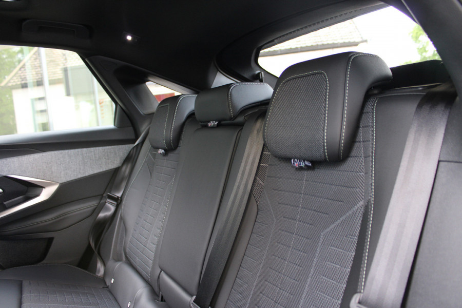 Peugeot 3008 1.2 Hybrid 145 GT | Panoramadak | Focal | BLIS | LED | 360 Camera
