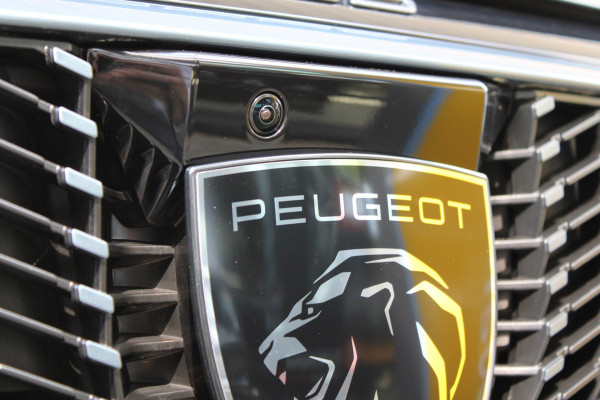 Peugeot 3008 1.2 Hybrid 145 GT | Panoramadak | Focal | BLIS | LED | 360 Camera
