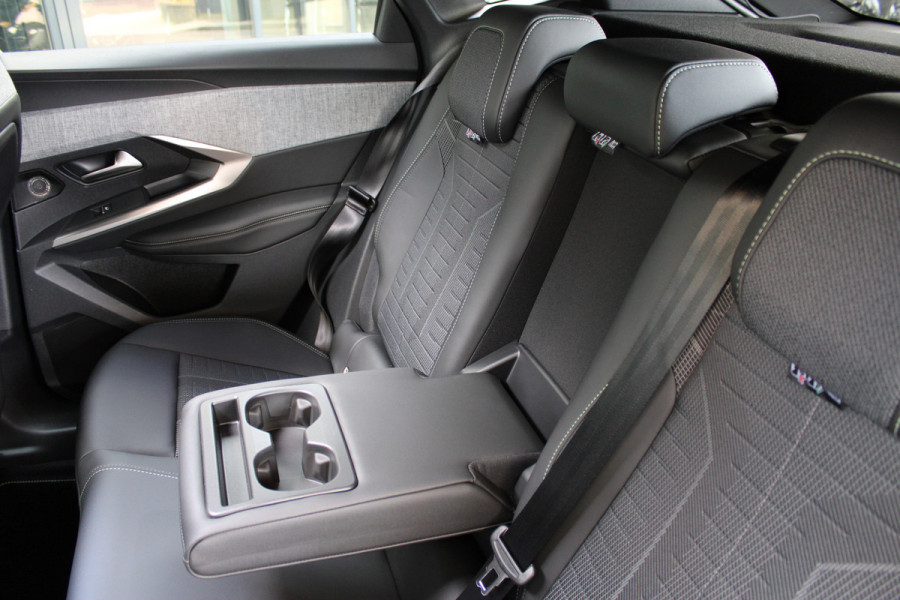 Peugeot 3008 1.2 Hybrid 145 GT | Panoramadak | Focal | BLIS | LED | 360 Camera