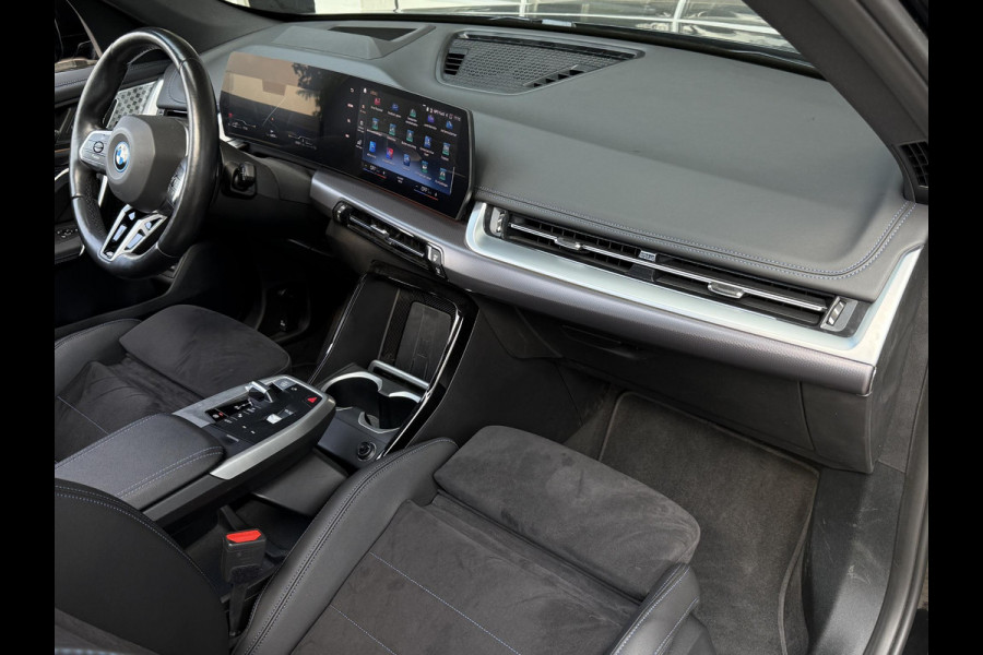 BMW X1 xDrive30e M SPORT | PANORAMA | 360 CAMERA | TREKHAAK | STOELVERWARMING | HEAD UP | DRIVING ASS. PROFF |
