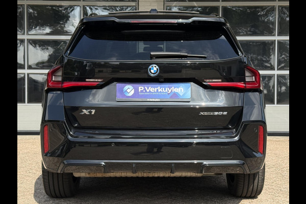 BMW X1 xDrive30e M SPORT | PANORAMA | 360 CAMERA | TREKHAAK | STOELVERWARMING | HEAD UP | DRIVING ASS. PROFF |