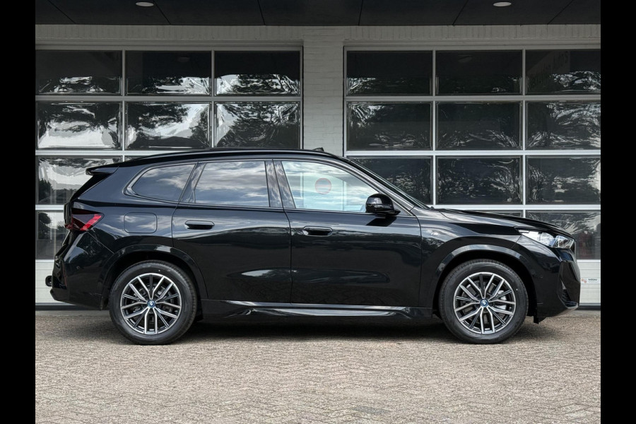 BMW X1 xDrive30e M SPORT | PANORAMA | 360 CAMERA | TREKHAAK | STOELVERWARMING | HEAD UP | DRIVING ASS. PROFF |