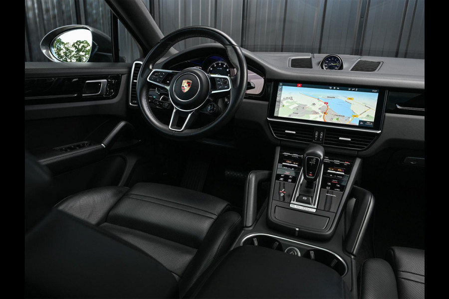 Porsche Cayenne Coupé 3.0 E-Hybrid | NL Auto | Dealer Onderhouden | 18-Wegs Memory Seats | Panoramadak | 360 Camera | Luchtvering | Bose | Sport Chrono | Stoelventilatie | Stuur verwarmd | Soft Close | Trekhaak |