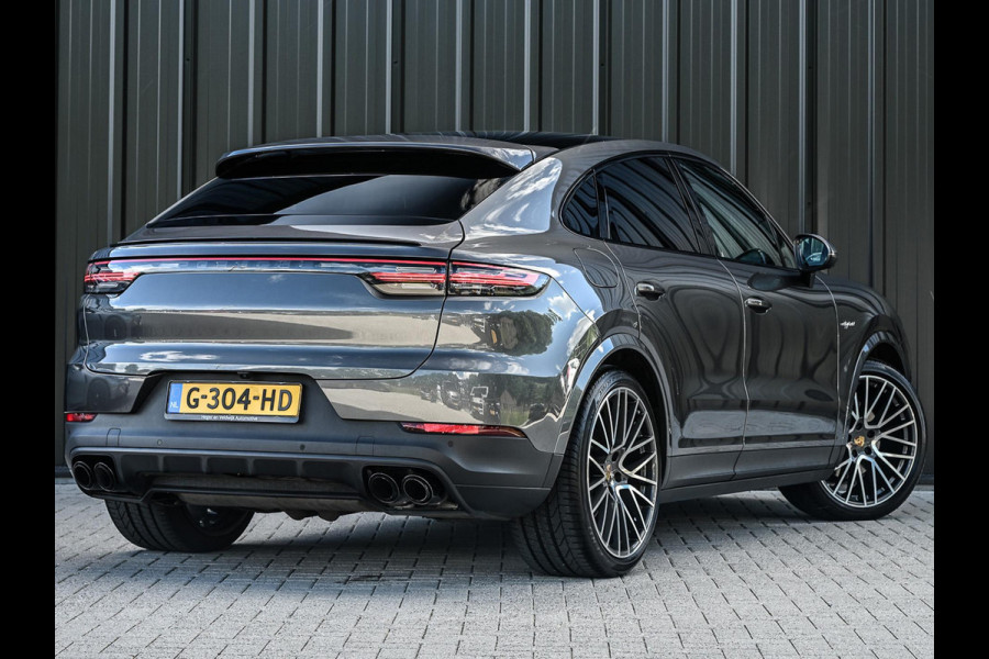 Porsche Cayenne Coupé 3.0 E-Hybrid | NL Auto | Dealer Onderhouden | 18-Wegs Memory Seats | Panoramadak | 360 Camera | Luchtvering | Bose | Sport Chrono | Stoelventilatie | Stuur verwarmd | Soft Close | Trekhaak |