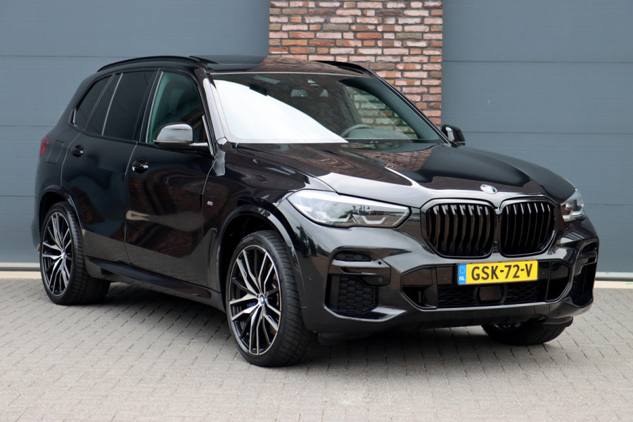 BMW X5 xDrive40d M-Sport High Executive | Panoramadak | ACC | Leder | Memory | Camera | Trekhaak | Harman/Kardon | 22'' inch | Sport-uitlaatsysteem M |