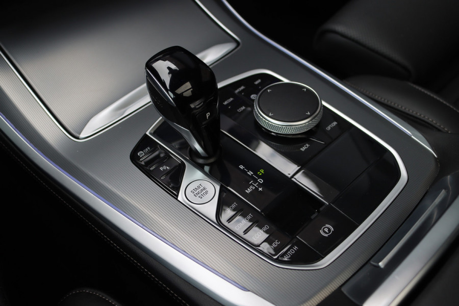 BMW X5 xDrive40d M-Sport High Executive | Panoramadak | ACC | Leder | Memory | Camera | Trekhaak | Harman/Kardon | 22'' inch | Sport-uitlaatsysteem M |