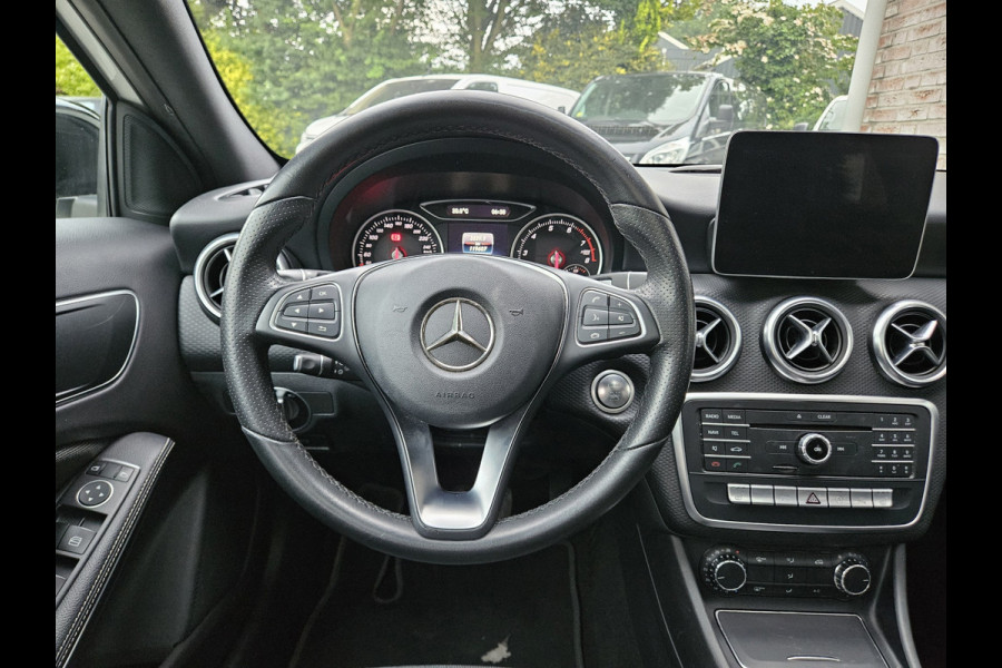 Mercedes-Benz A-Klasse 160 Sport Edition Panorama/Schuifdak! LED! 19INCH! NAP! Automaat! Mooie/Nette Auto!
