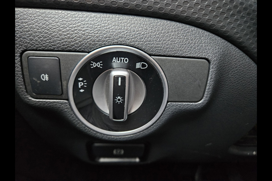 Mercedes-Benz A-Klasse 160 Sport Edition Panorama/Schuifdak! LED! 19INCH! NAP! Automaat! Mooie/Nette Auto!