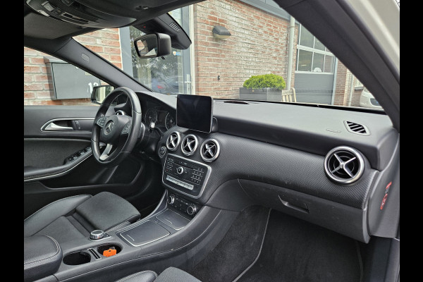 Mercedes-Benz A-Klasse 160 Sport Edition Panorama/Schuifdak! LED! 19INCH! NAP! Automaat! Mooie/Nette Auto!