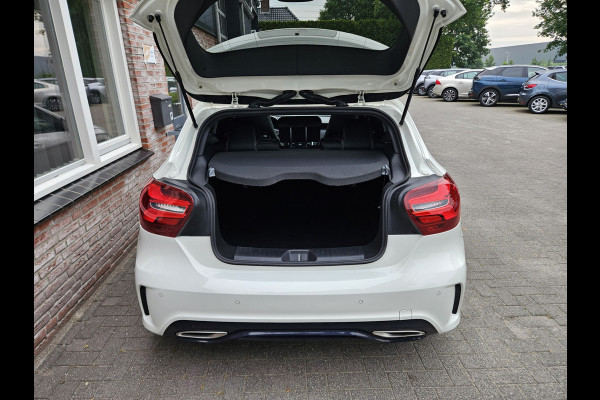 Mercedes-Benz A-Klasse 160 Sport Edition Panorama/Schuifdak! LED! 19INCH! NAP! Automaat! Mooie/Nette Auto!