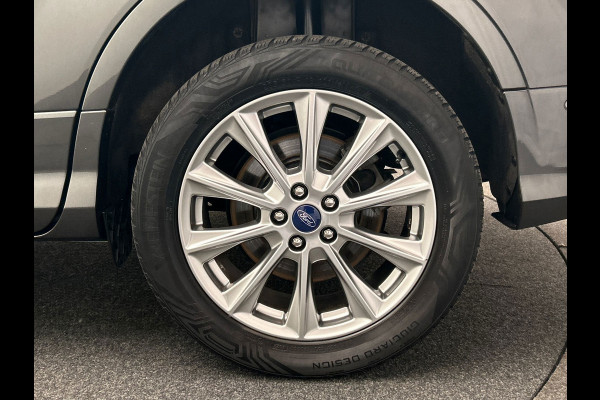 Ford Kuga 1.5 EcoBoost Vignale | Trekhaak | Leder | Panorama | Adaptive-cruise | Stoelverwarming |