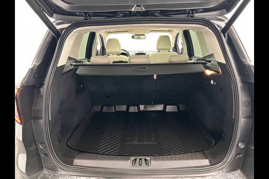 Ford Kuga 1.5 EcoBoost Vignale | Trekhaak | Leder | Panorama | Adaptive-cruise | Stoelverwarming |