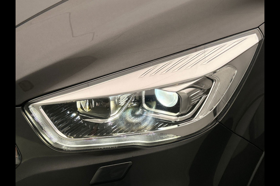 Ford Kuga 1.5 EcoBoost Vignale | Trekhaak | Leder | Panorama | Adaptive-cruise | Stoelverwarming |