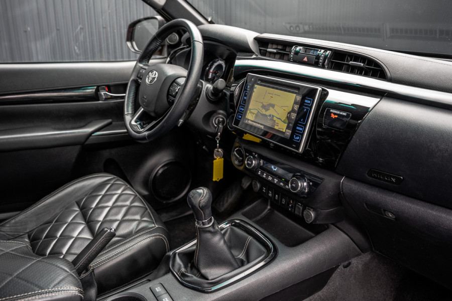 Toyota Hilux 2.4 D 4WD | 150 PK | LED | Camera | Cruise | Navi | Climatronic | Trekhaak