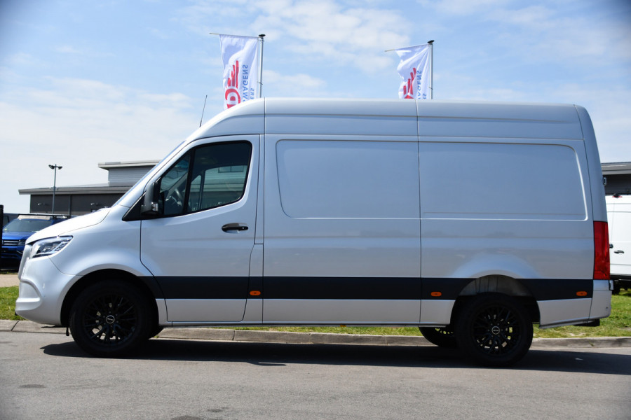 Mercedes-Benz Sprinter 319 V6 3.0 CDI L2H2 PB Edition Camera, Cruise, Carplay, 190pk, Automaat, LED, Trekhaak, Dodehoek, Sensoren, NAVI, Uniek!