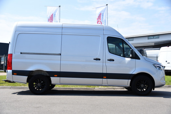Mercedes-Benz Sprinter 319 V6 3.0 CDI L2H2 PB Edition Camera, Cruise, Carplay, 190pk, Automaat, LED, Trekhaak, Dodehoek, Sensoren, NAVI, Uniek!