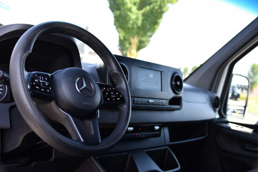 Mercedes-Benz Sprinter 319 V6 3.0 CDI L2H2 PB Edition Camera, Cruise, Carplay, 190pk, Automaat, LED, Trekhaak, Dodehoek, Sensoren, NAVI, Uniek!