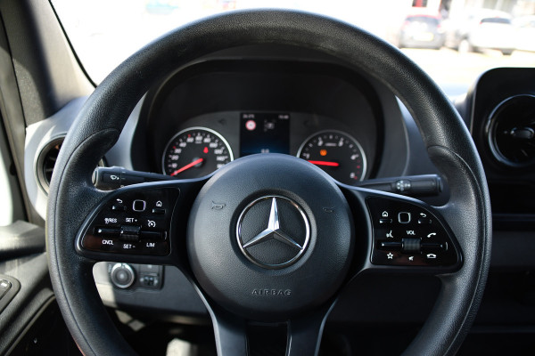Mercedes-Benz Sprinter 319 V6 3.0 CDI L2H2 PB Edition Camera, Cruise, Carplay, 190pk, Automaat, LED, Trekhaak, Dodehoek, Sensoren, NAVI, Uniek!