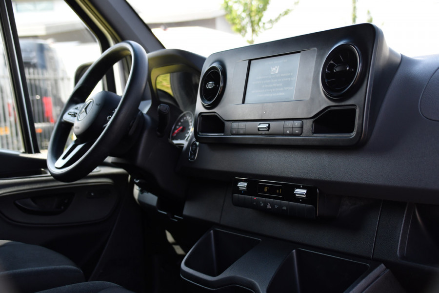 Mercedes-Benz Sprinter 319 V6 3.0 CDI L2H2 PB Edition Camera, Cruise, Carplay, 190pk, Automaat, LED, Trekhaak, Dodehoek, Sensoren, NAVI, Uniek!