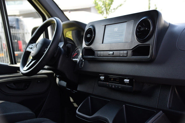 Mercedes-Benz Sprinter 319 V6 3.0 CDI L2H2 PB Edition Camera, Cruise, Carplay, 190pk, Automaat, LED, Trekhaak, Dodehoek, Sensoren, NAVI, Uniek!