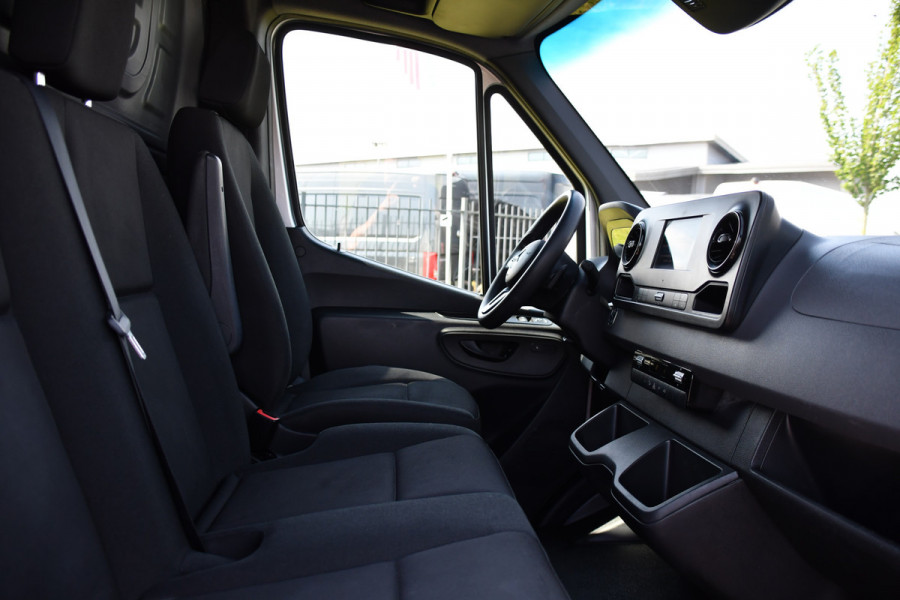 Mercedes-Benz Sprinter 319 V6 3.0 CDI L2H2 PB Edition Camera, Cruise, Carplay, 190pk, Automaat, LED, Trekhaak, Dodehoek, Sensoren, NAVI, Uniek!