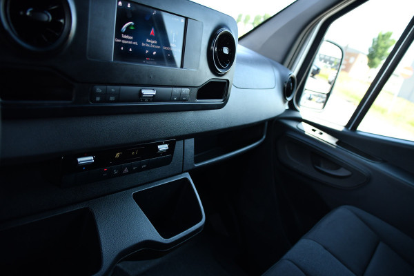 Mercedes-Benz Sprinter 319 V6 3.0 CDI L2H2 PB Edition Camera, Cruise, Carplay, 190pk, Automaat, LED, Trekhaak, Dodehoek, Sensoren, NAVI, Uniek!
