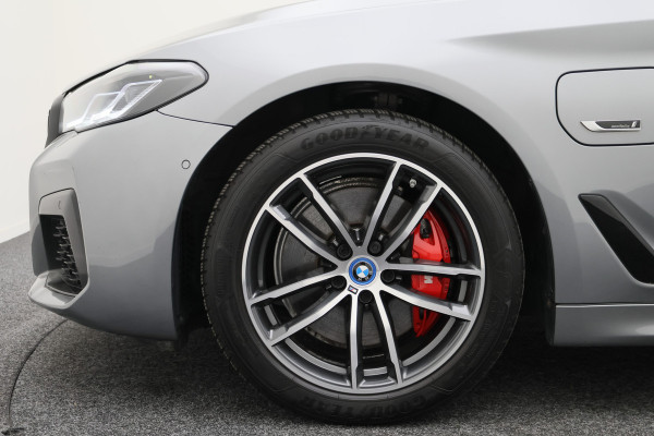 BMW 5 Serie Touring 530e Business Edition Plus M Sport Leer, Elektr. Stoelen, Camera, Apple Carplay, LED, PDC