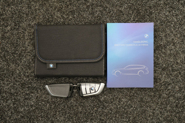 BMW 5 Serie Touring 530e Business Edition Plus M Sport Leer, Elektr. Stoelen, Camera, Apple Carplay, LED, PDC