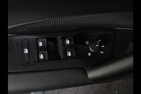Volkswagen Tiguan 1.5 eTSI Life Edition 150 pk Automaat (DSG) | Verlengde garantie | Navigatie | Trekhaak (wegklapbaar) | Parkeersensoren (Park assist) | Achteruitrijcamera | Stoelverwarming |
