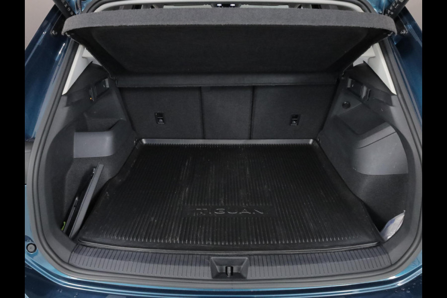 Volkswagen Tiguan 1.5 eTSI Life Edition 150 pk Automaat (DSG) | Verlengde garantie | Navigatie | Trekhaak (wegklapbaar) | Parkeersensoren (Park assist) | Achteruitrijcamera | Stoelverwarming |