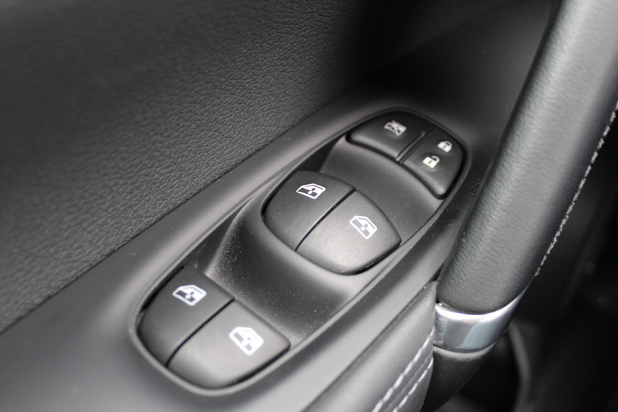 Nissan QASHQAI 1.3 DIG-T 160PK Tekna + | BOSE | Panoramadak | Trekhaak | Leder | BLIS