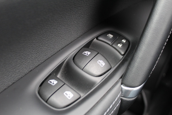 Nissan QASHQAI 1.3 DIG-T 160PK Tekna + | BOSE | Panoramadak | Trekhaak | Leder | BLIS