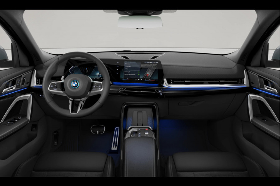 BMW iX2 eDrive20 M-Sport - Pano - Trekhaak - Memoryzetel - Stuurwiel Verwarmd