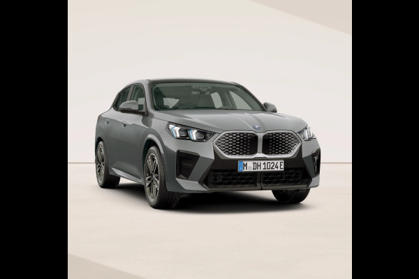 BMW iX2 eDrive20 M-Sport - Pano - Trekhaak - Memoryzetel - Stuurwiel Verwarmd