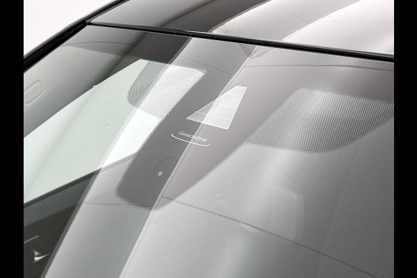 BMW 1-serie 118i Business Edition Automaat (NL-AUTO, NAVIGATIE, CARPLAY, PARKEERSENSOREN, DEALER ONDERHOUDEN)