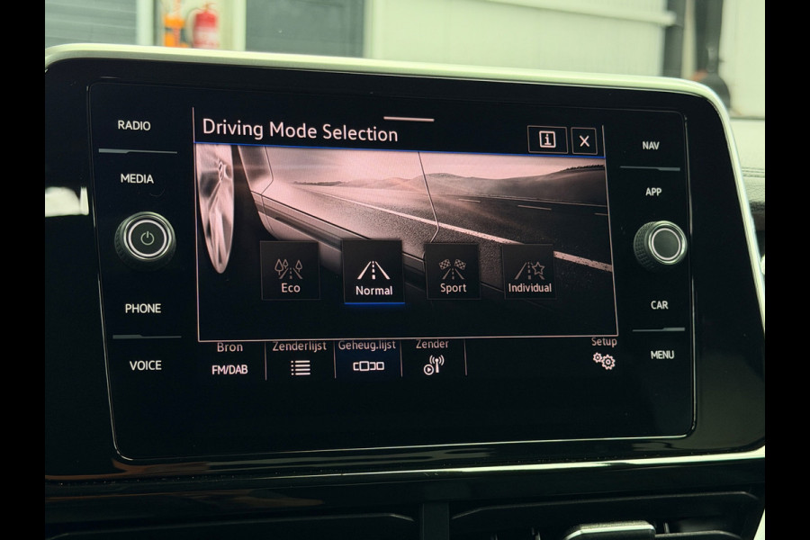 Volkswagen T-Roc 1.5 TSI 3x R-Line Panorama CarPlay