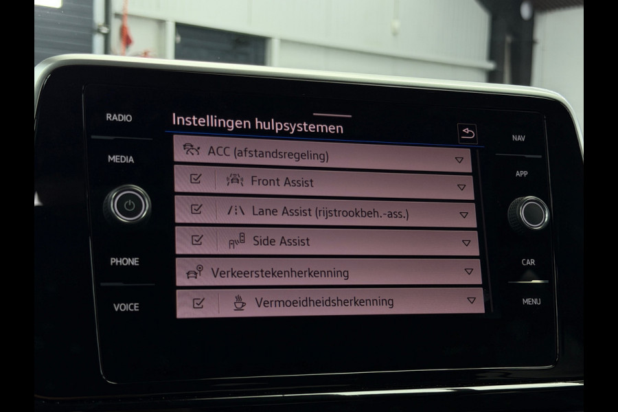Volkswagen T-Roc 1.5 TSI 3x R-Line Panorama CarPlay