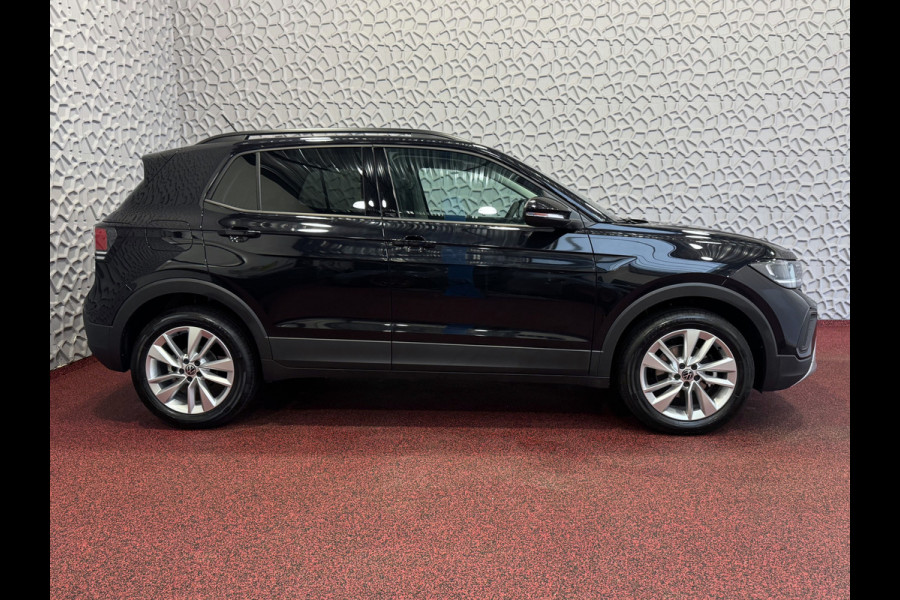 Volkswagen T-Cross ✅ NIEUWE AUTO✅TSI 17''LMV DODE HOEK TREKHAAK CAMERA VIR.COCKPIT STOELVERW. ADAP.CRUISE LMV CARPLAY 2025 ✅ Top Auto's Wijchen , 30 Jaar Specialist in Volkswagen  : Alle Type's : R-Line Edition / Style / First Edition / Highline / Life , Zowel PHEV / HEV / MHEV / Benzine ✅