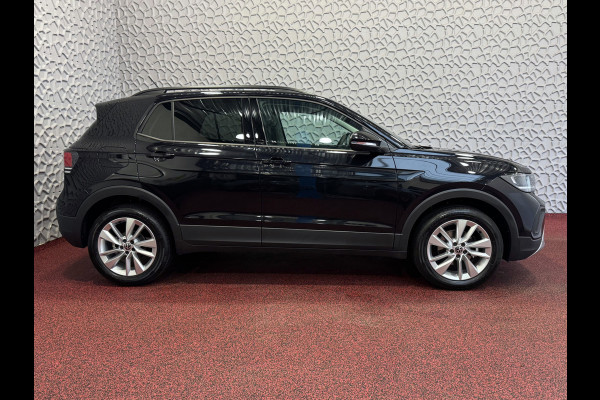 Volkswagen T-Cross ✅ NIEUWE AUTO✅TSI 17''LMV DODE HOEK TREKHAAK CAMERA VIR.COCKPIT STOELVERW. ADAP.CRUISE LMV CARPLAY 2025 ✅ Top Auto's Wijchen , 30 Jaar Specialist in Volkswagen  : Alle Type's : R-Line Edition / Style / First Edition / Highline / Life , Zowel PHEV / HEV / MHEV / Benzine ✅