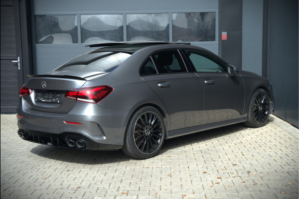 Mercedes-Benz A-Klasse 200 Launch Edition Premium Plus AMG | Panoramadak | Stoelverwarming | Memory Seat | Camera | Multibeam | Navigatie | Cruise Control |