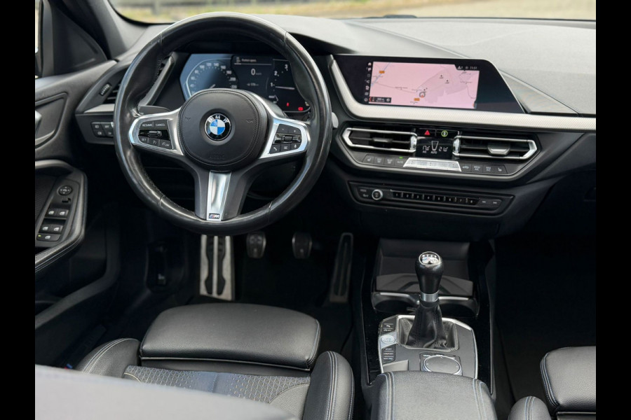 BMW 1-serie 118i M-sport pakket, panoramadak, achteruitrijcamera, Led verlichting,stoelverwarming