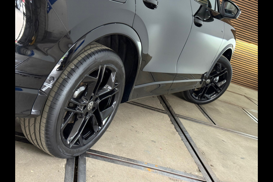 Volkswagen Tiguan 1.5 eTSI R-Line Black|272pk| IQ.Light HD| Pano |H&K | ACC | Side Assist | Trekhaak | DCC Pro | Garantie tot 2030