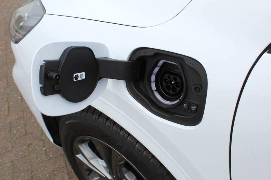 Ford Kuga 2.5-225pk PHEV ST-Line X. Luxe hybride rijden voor een reëel bedrag ! Trekhaak, Winter Pack, Cruise Contol, Climate Control, Camera