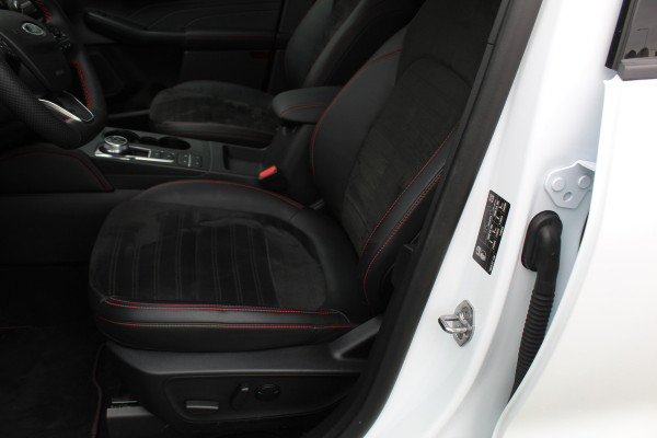 Ford Kuga 2.5-225pk PHEV ST-Line X. Luxe hybride rijden voor een reëel bedrag ! Trekhaak, Winter Pack, Cruise Contol, Climate Control, Camera